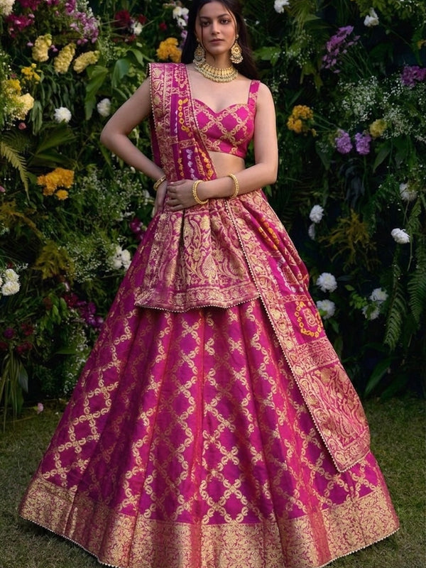 TAFETA SILK 24 KALI GHATCHOLA LEHENGA