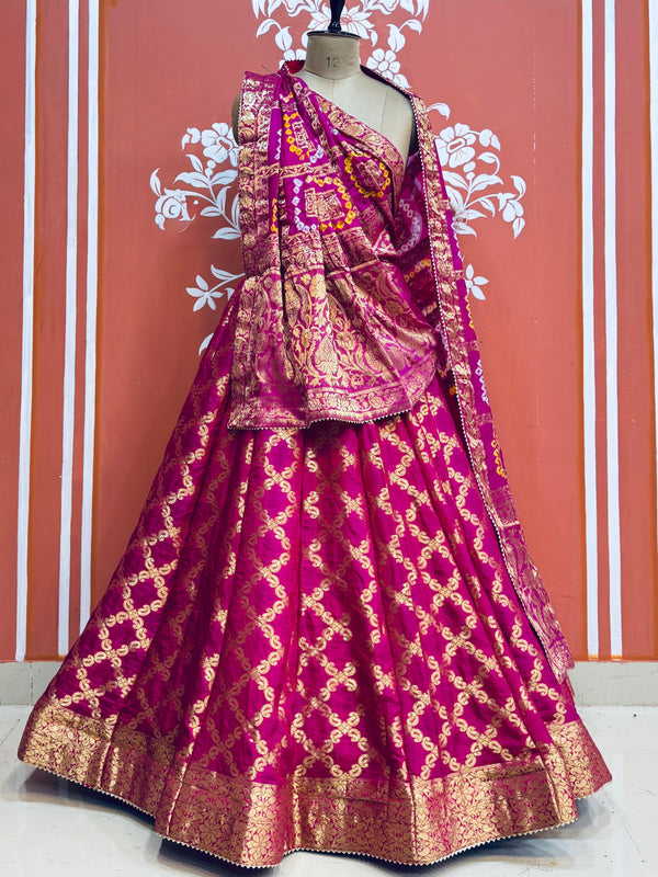 TAFETA SILK 24 KALI GHATCHOLA LEHENGA