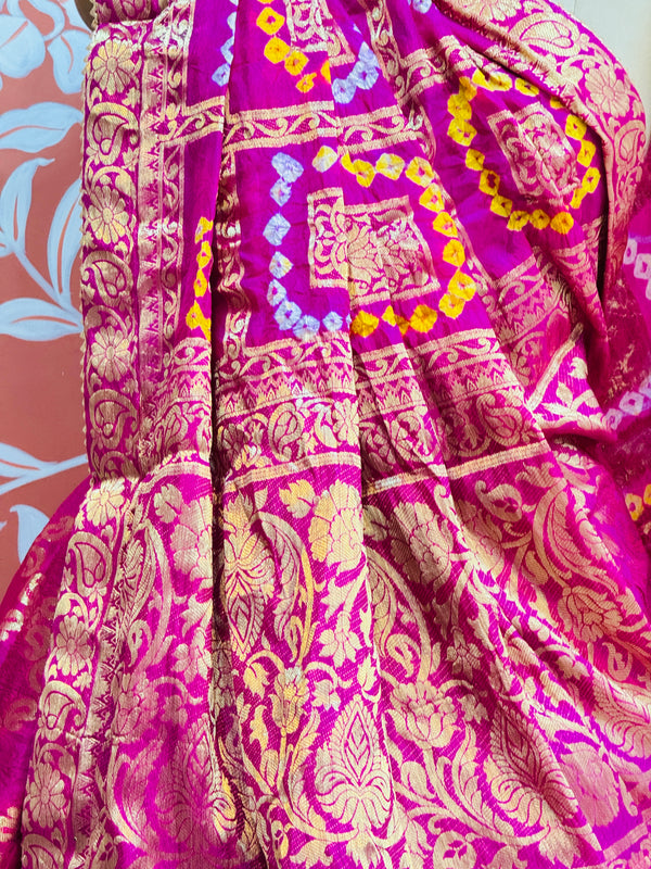 TAFETA SILK 24 KALI GHATCHOLA LEHENGA