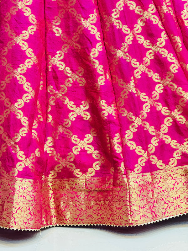 TAFETA SILK 24 KALI GHATCHOLA LEHENGA