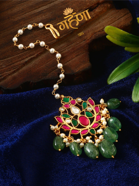 Kundan Maang Tika