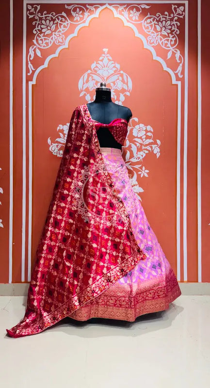 BANARSI GHATCHOLA LEHENGA Red & Pink / Free Size