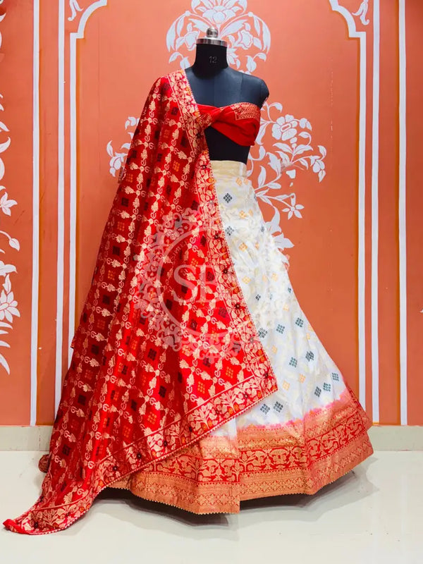 BANARSI GHATCHOLA LEHENGA Red & White / Free Size