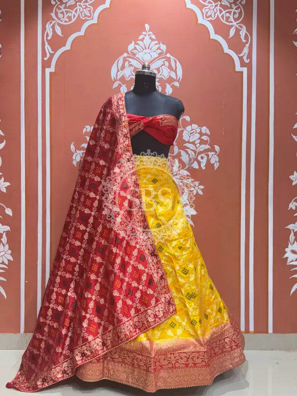 BANARSI GHATCHOLA LEHENGA Red & Yellow / Free Size