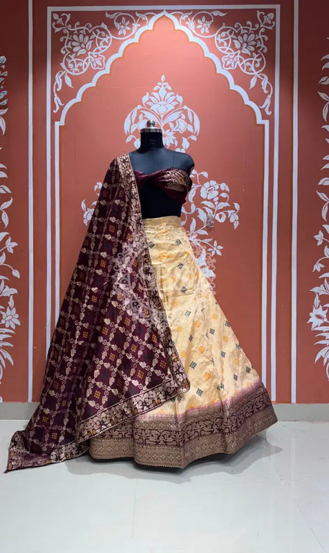 BANARSI GHATCHOLA LEHENGA Wine & Cream / Free Size