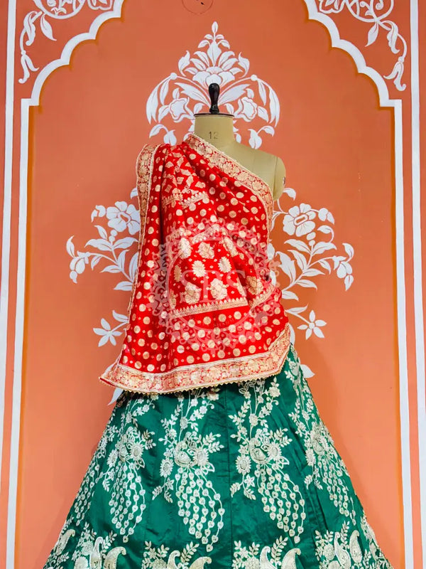 BANARSI ZARI HANDWORK LEHENGA Red & Green / Free Size