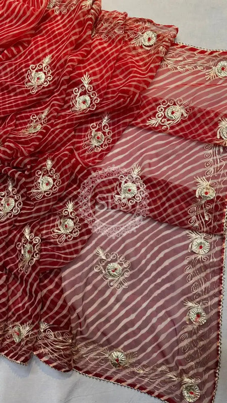 LEHERIYA VINTAGE BOOTE SAREE Red / Free Size