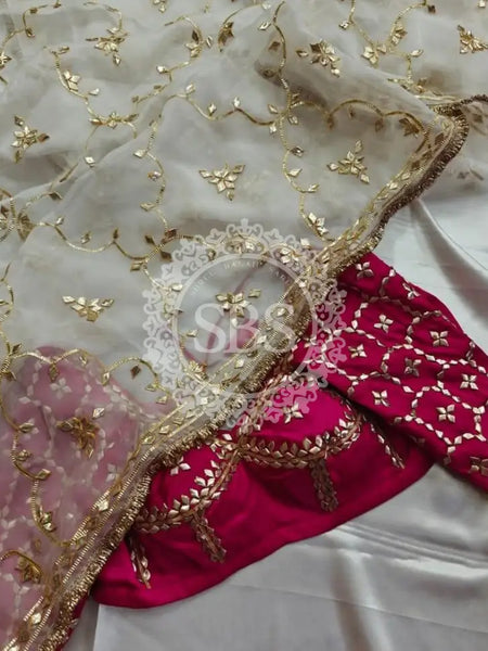 PURE CHIFFON GOLD BOOTA SAREE WITH AANGI BLOUSE Gold / Free Size