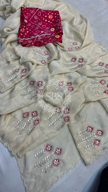 PURE COSMOS SILK SAREE White / Free Size