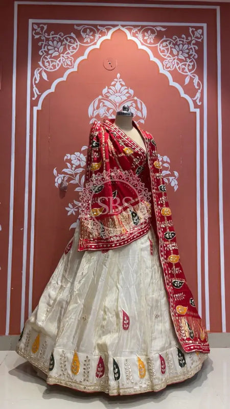 Pure gazi silk dupatta kacchi patti with pure tissue kacchi patti Lehenga Red and White / Free Size