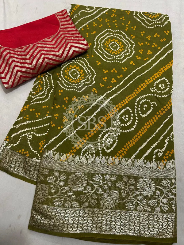 RUSSIAN SILK ZARI LEHERIYA BHANDEJ SAREE Green / Free Size