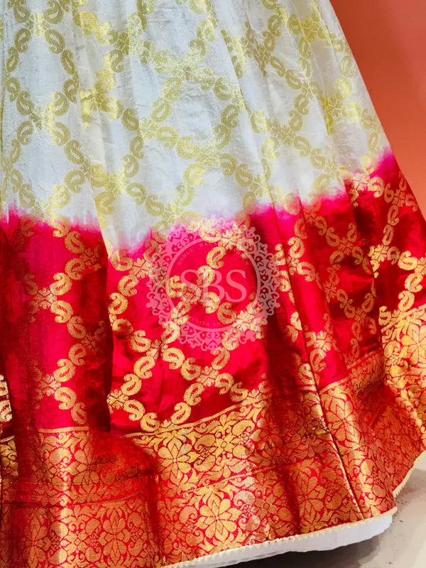 TAFETA SILK 24 KALI GHATCHOLA LEHENGA