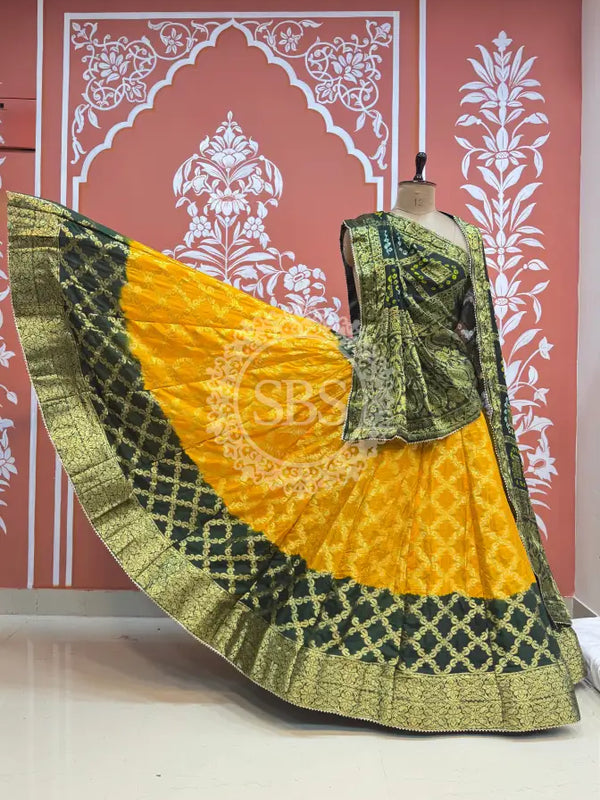 TAFETA SILK 24 KALI GHATCHOLA LEHENGA