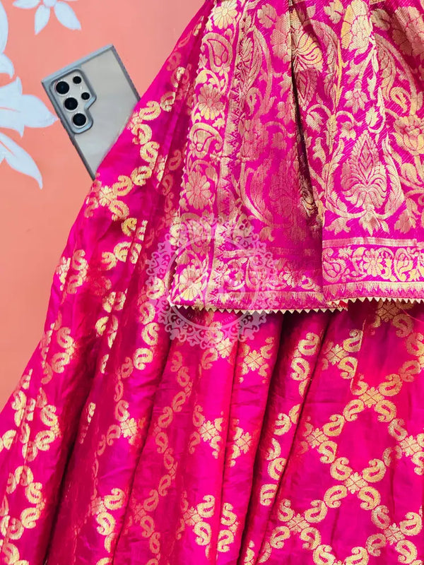 TAFETA SILK 24 KALI GHATCHOLA LEHENGA