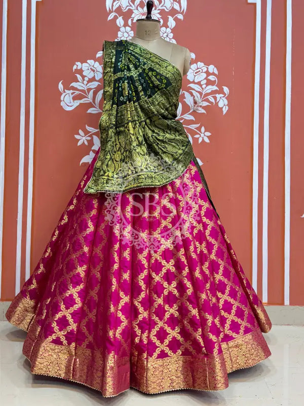 TAFETA SILK 24 KALI GHATCHOLA LEHENGA Green & Rani / Free Size