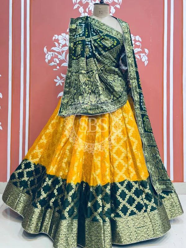 TAFETA SILK 24 KALI GHATCHOLA LEHENGA Green & Yellow / Free Size